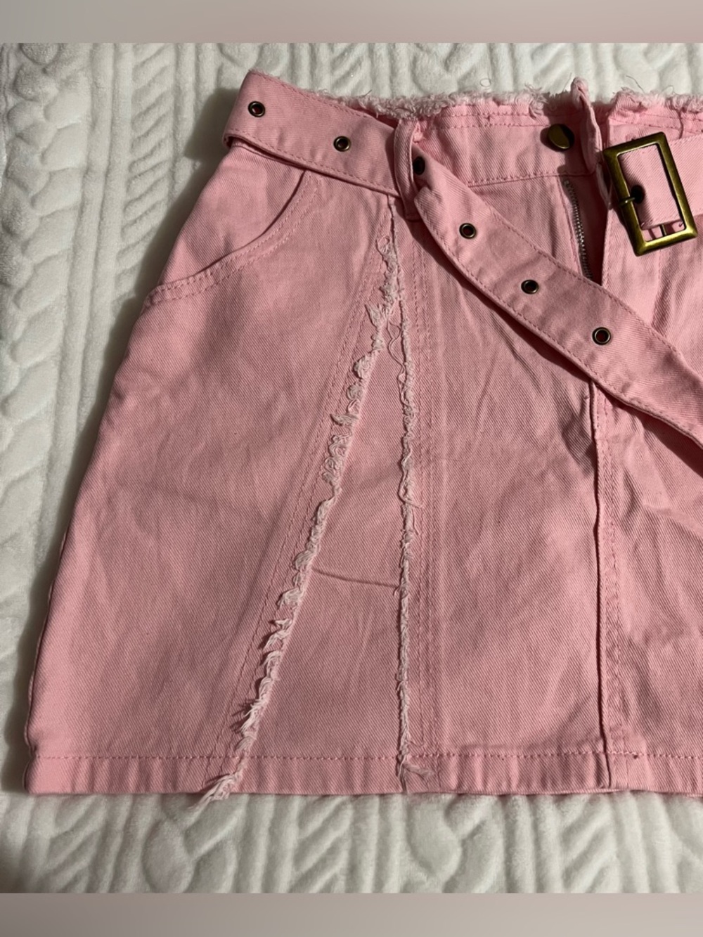 💗 SHEIN - Pink Belted‎ Mini Distressed Skirt - Picture 2 of 7